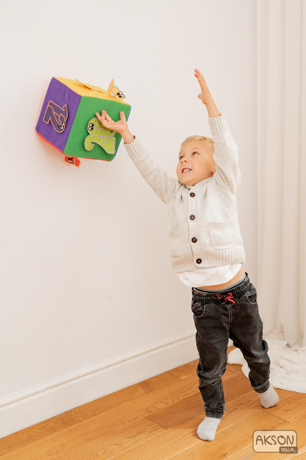 Kostka edukacyjna na rzepy 20 cm