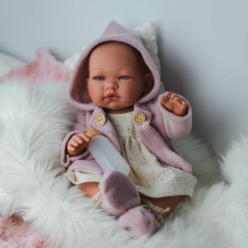 Lalka Maria w płaszczyku z butelką Asi 0367850